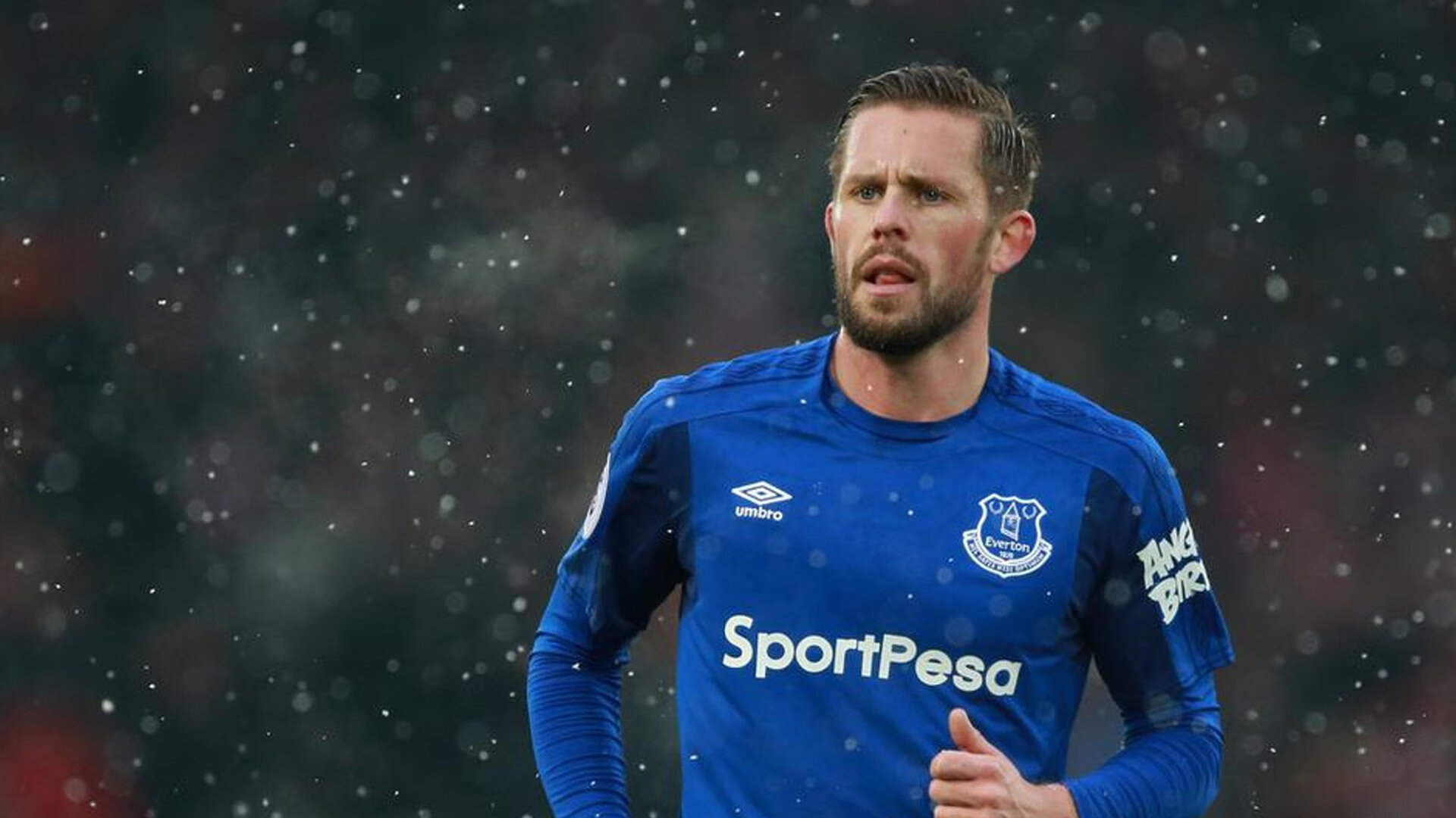 英超关键比赛，战术变化多端，亮点不断，英超各项赛事